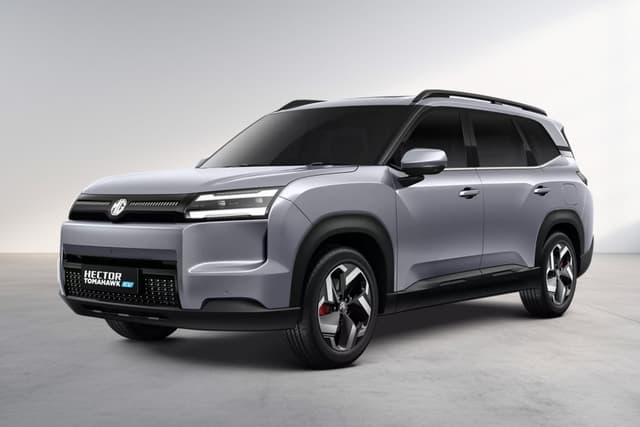 MG Hector Tomahawk EV Aurora Silver Color Image