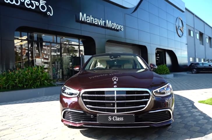 Mercedes-S-Class showroom