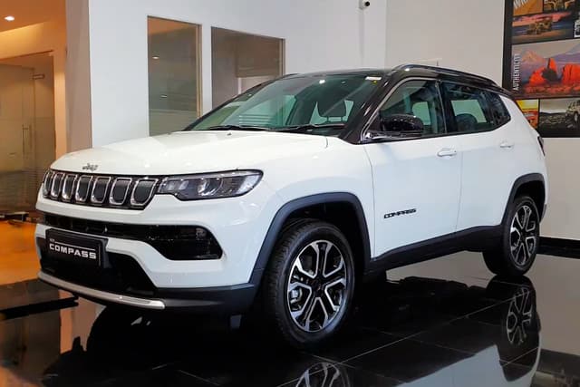Jeep Compass gets discounts of up to Rs 2.55 lakh in January 2026