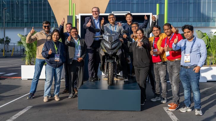Team members from the Hero and Valeo teams posting with a Xoom 160