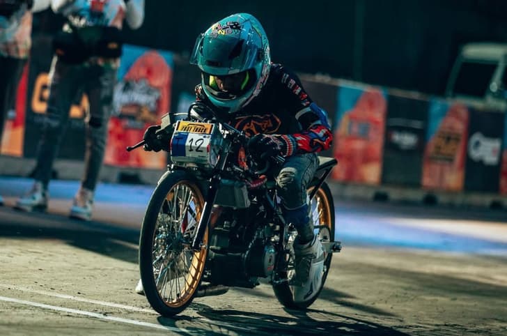 KTM 390 Duke Drag-Spec Bike Attempting Fastest Quarter Mile Run.