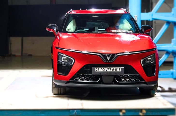 Vinfast VF7 Bharat NCAP side pole test