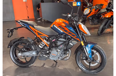 Updated KTM 200 Duke priced at Rs 1.94 lakh