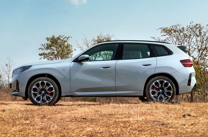 BMW X3 30 xDrive m sport pro in field