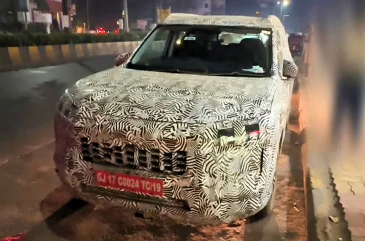New MG plug-in hybrid SUV spied on test in India New MG plug-in hybrid SUV spied on test in India