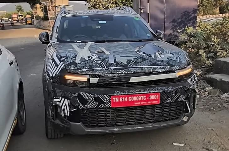  Renault Bigster spied testing again, shows new design details