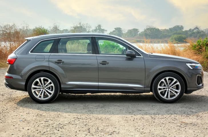 Audi Q7 side profile