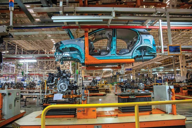 Govt asks auto companies to optimise production as fuel supply concerns grow Govt asks auto companies to optimise production as fuel supply concerns grow