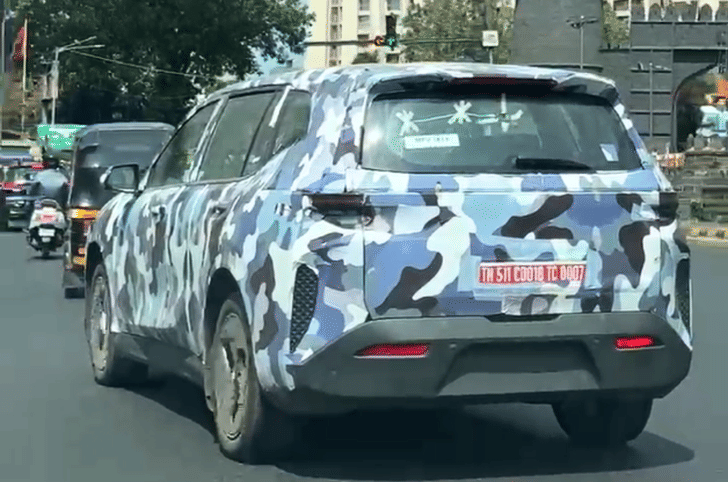 Vinfast MPV 7 spied rear three quarter