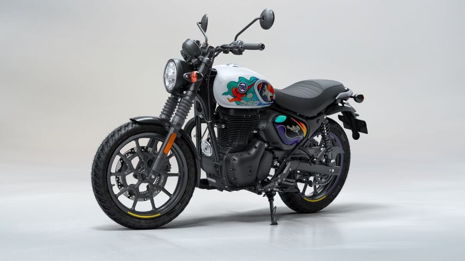 Royal Enfield Hunter 350 Moonshot White colour