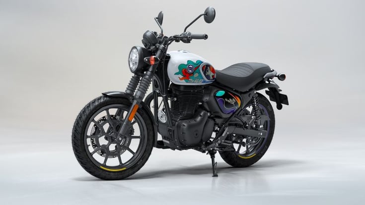 Royal Enfield Hunter 350 Moonshot White colour Royal Enfield Hunter 350 Moonshot White colour