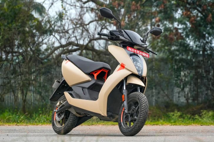 Ather 450X front right side static in field