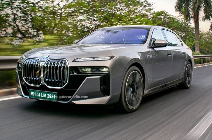 BMW to unveil the i7 facelift on April 22
