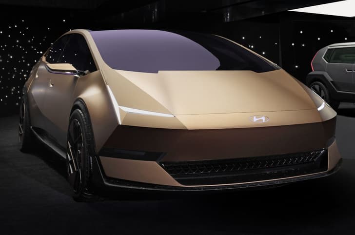 Hyundai Venus concept front quarter static