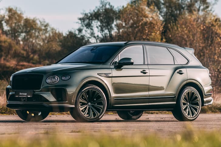 Bentley Bentayga front quarter static