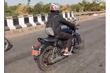 Triumph Bonneville 400 spied testing in India