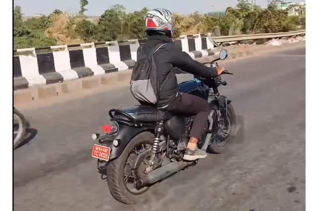 Triumph Bonneville 400 spied testing in India