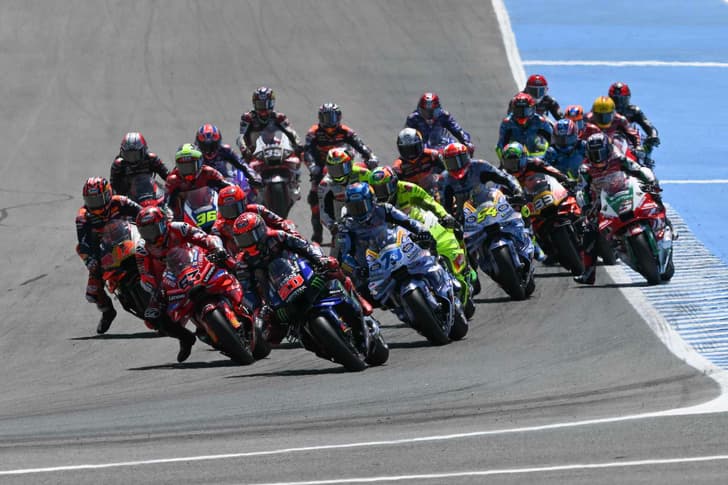 Bunch of riders entering turn 1 at the Spanish GP