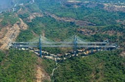 Maharashtra CM inaugurates Mumbai-Pune Expressway Missing Link 