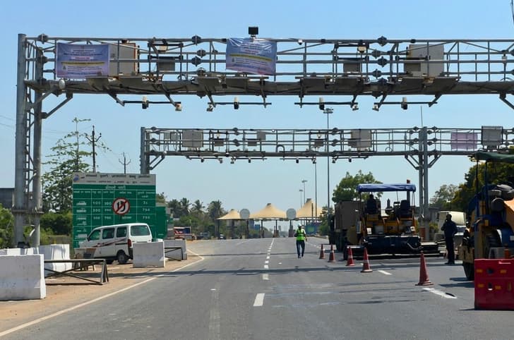 India gets its first barrier-free tolling system in Gujarat Barrier-free Chorayasi Toll Plaza in Gujarat NH48