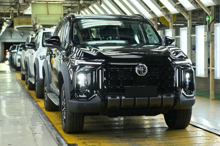 MG starts production of the Majestor SUV MG Majestor front quarter