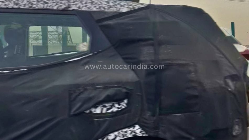 Hyundai Bayon-based SUV windowline spied