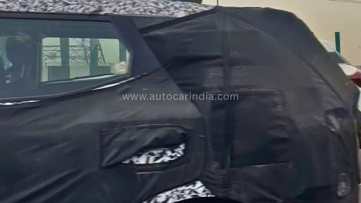 Hyundai Bayon-based SUV windowline spied