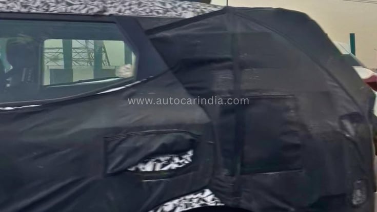 Hyundai Bayon-based SUV windowline spied