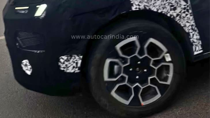 Hyundai Bayon-based SUV alloy wheels spied