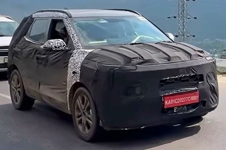 Second-generation Kia Sonet spied in India Second-generation Kia Sonet front quarter static