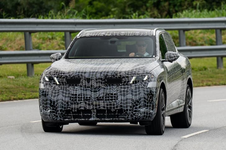 Upcoming BMW iX5 to get the brand’s largest battery pack yet Upcoming BMW X5 driving