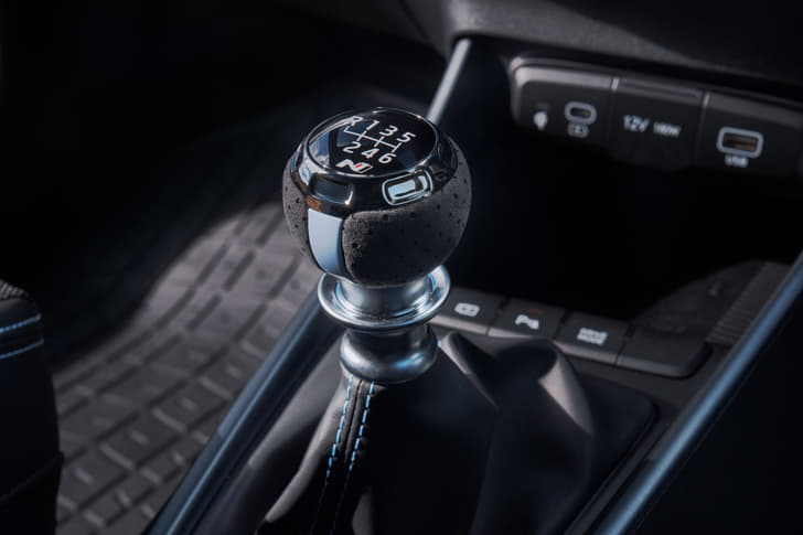 Hyundai i20 N Shadow Edition gear lever