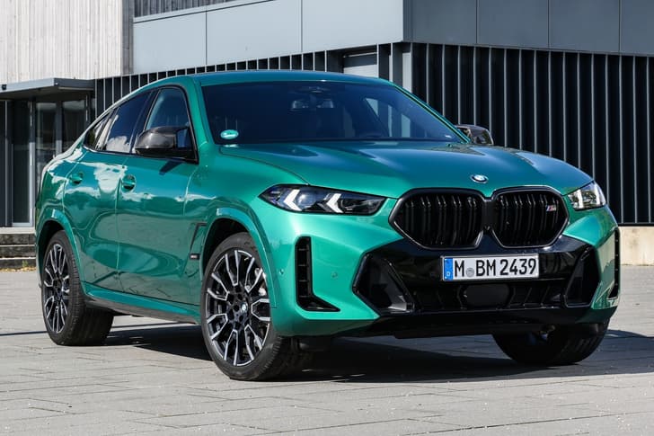 BMW X6 M60i front quarter static 
