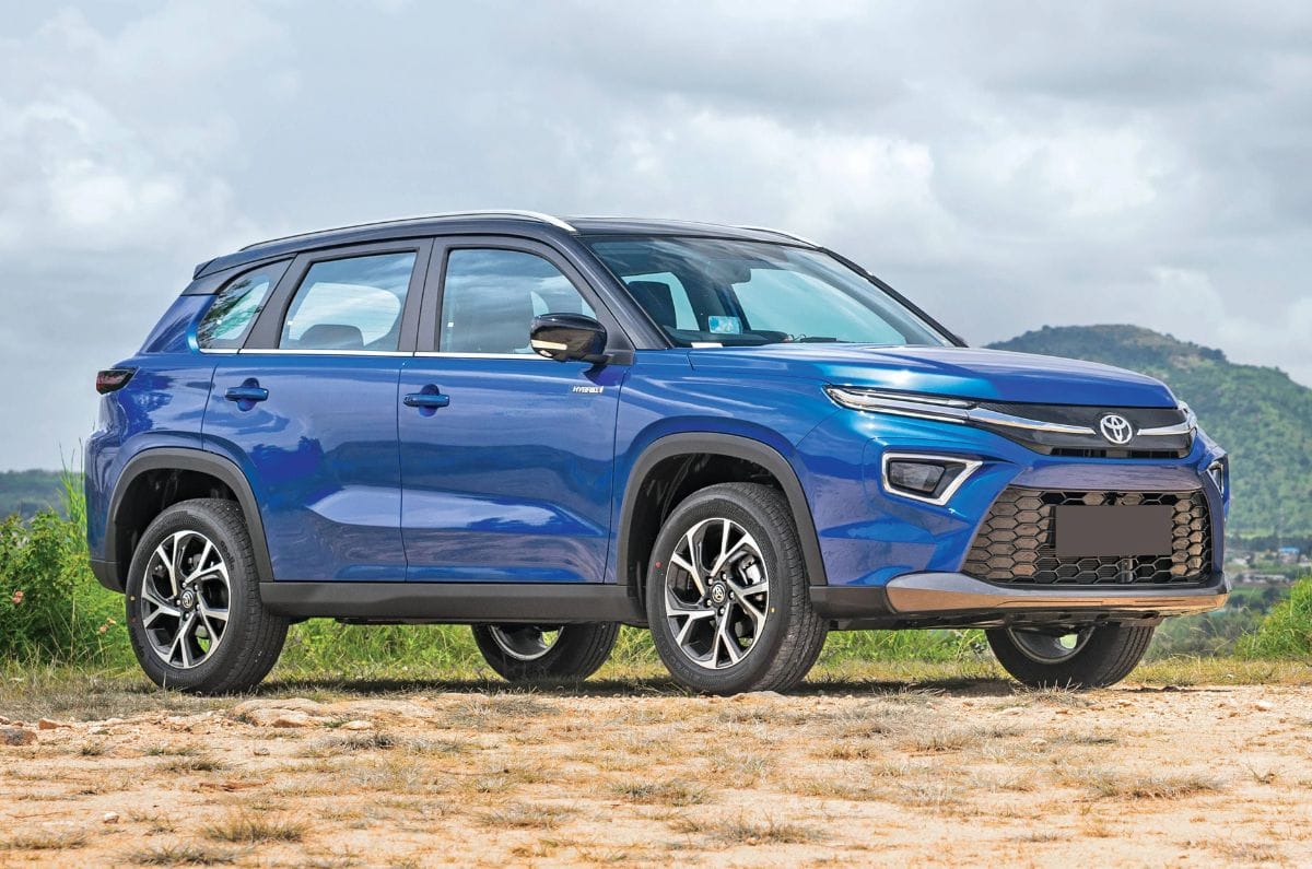 Toyota Hyryder front quarter static 