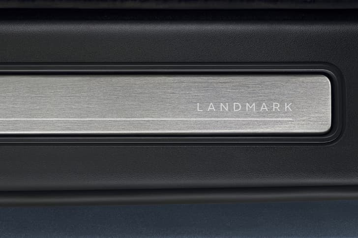 Land Rover Discovery Landmark branding Land Rover Discovery Landmark branding
