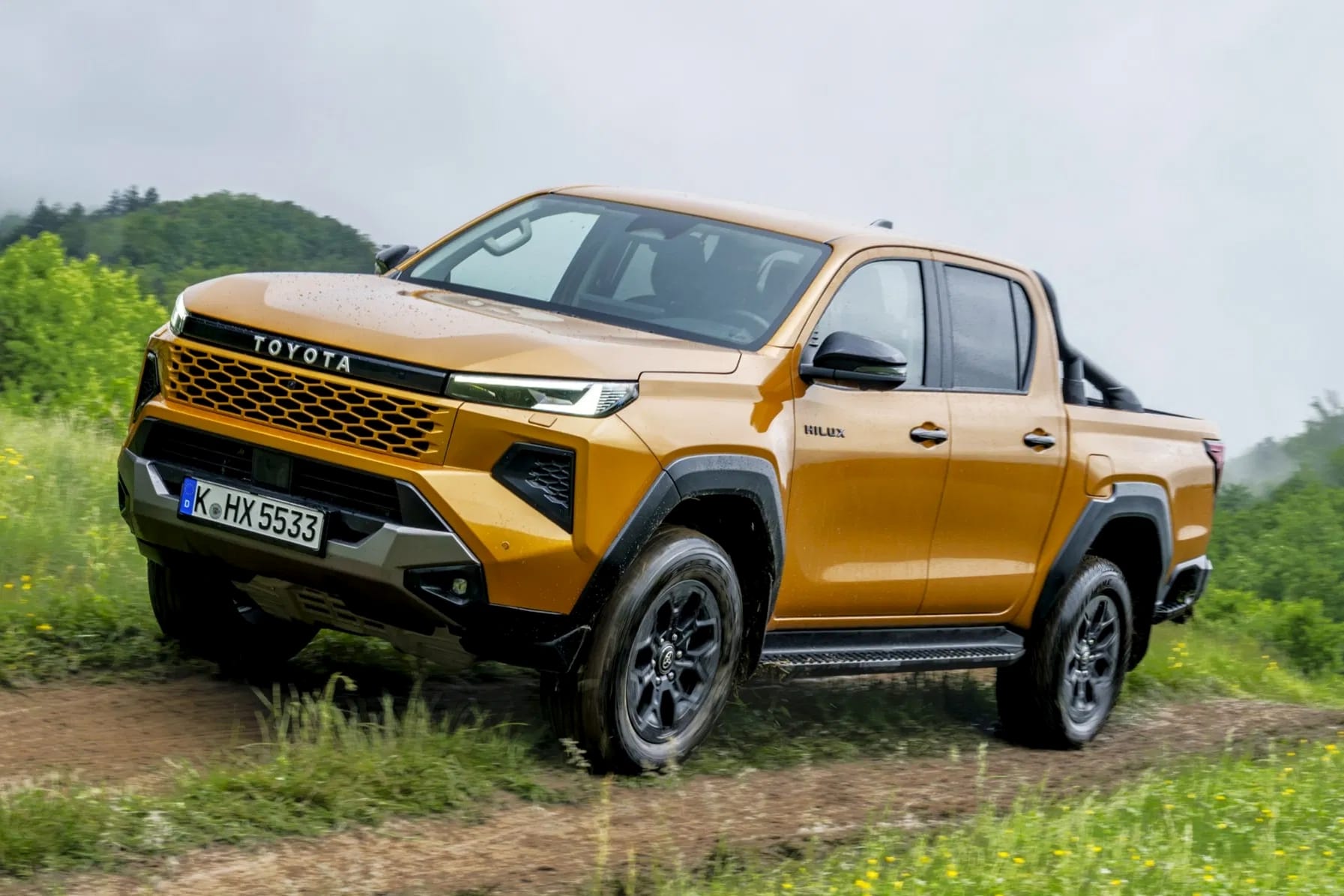 Ninth-gen Toyota Hilux front quarter static
