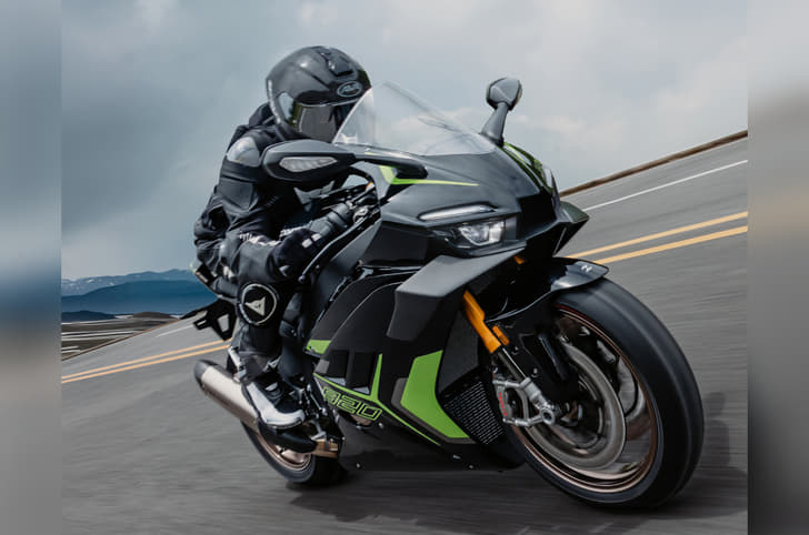 ZXMoto 820RR-R being ridden on a racetrack
