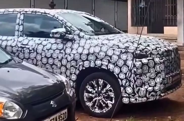 Toyota Innova Hycross facelift spied testing in India Toyota Innova Hycross facelift spied testing in India