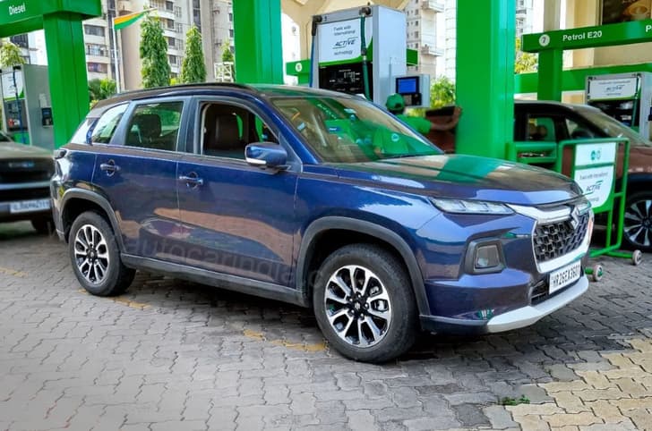 Maruti Grand Vitara at petrol pump