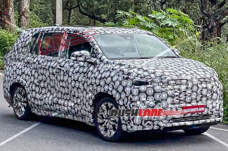 Toyota Innova Hycross facelift spied testing with Hilux-like design