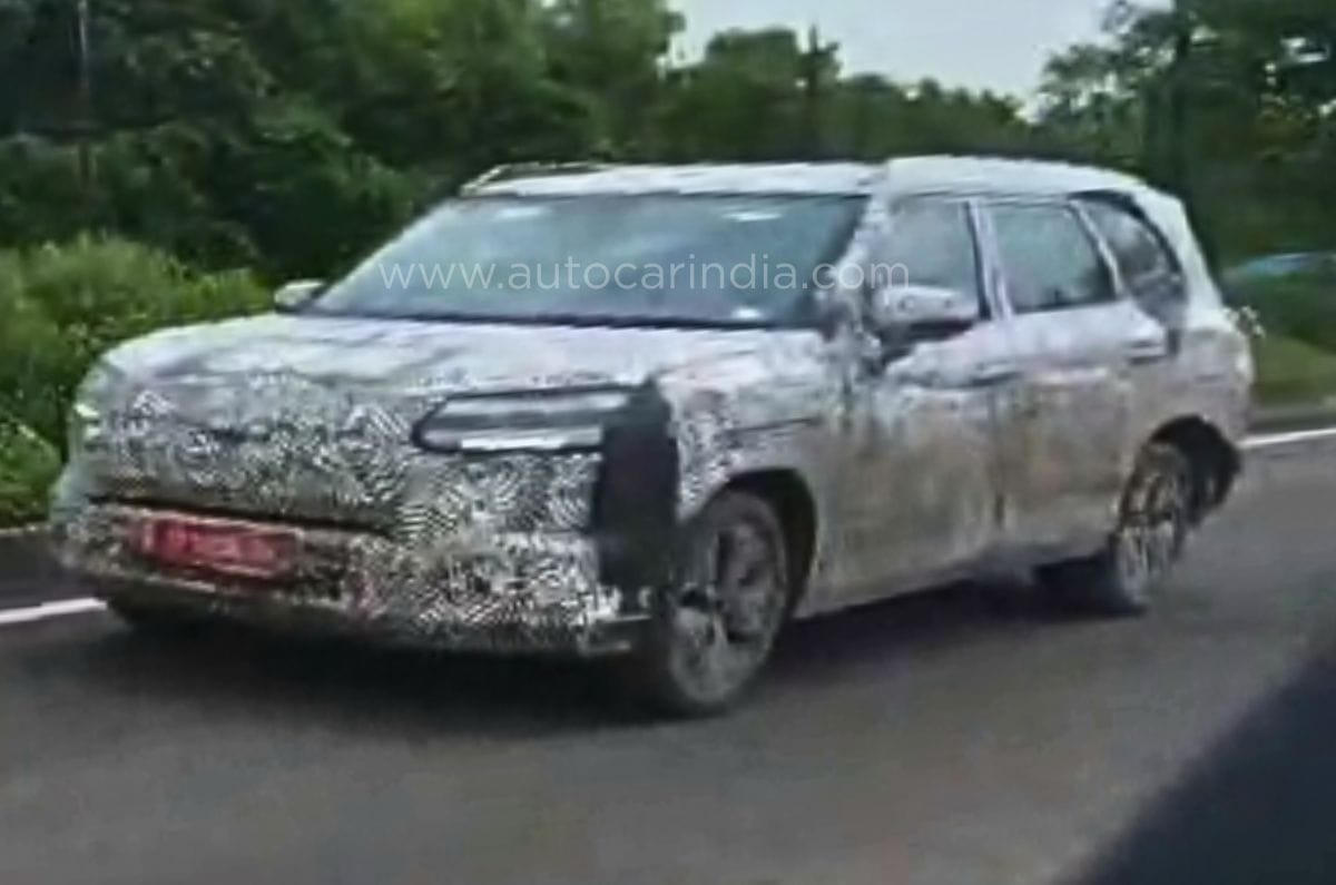 MG Hector Hawk spied front quarter image