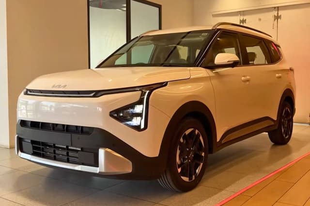 Kia Carens Clavis gets benefits of up to Rs 1.2 lakh in August 2026