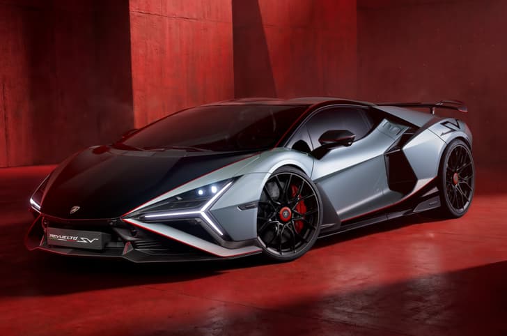 Lamborghini Revuelto SV in studio