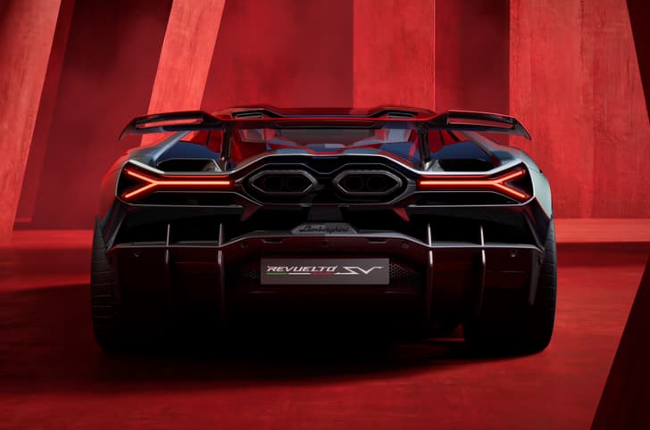 Lamborghini Revuelto SV in studio