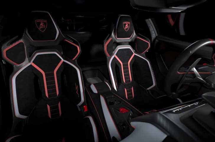 Lamborghini Revuelto SV in studio