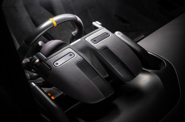 McLaren McL 6GT