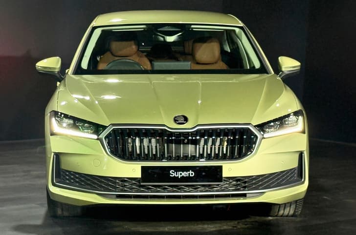India-spec Skoda Superb front static image