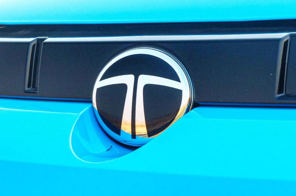 Tata Punch front logo