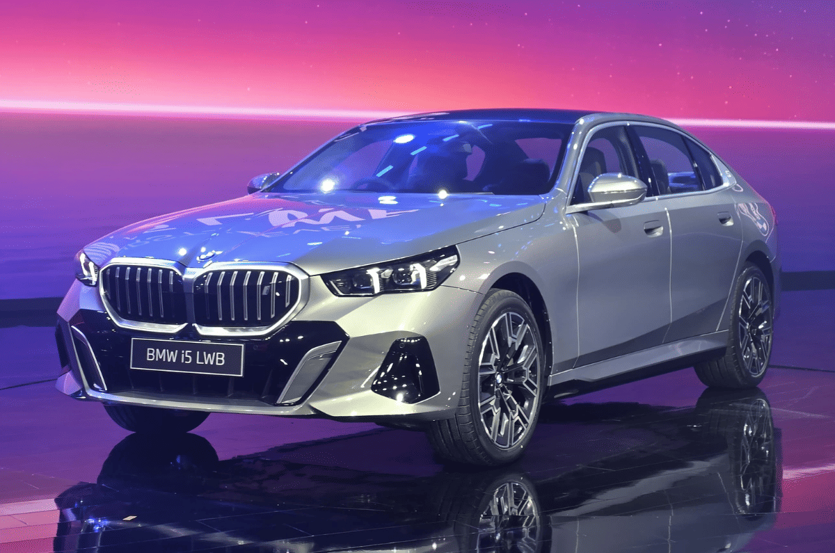 BMW opens bookings for the i5 LWB in India