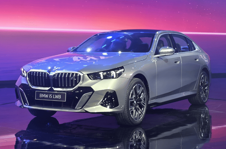 BMW opens bookings for the i5 LWB First Edition in India